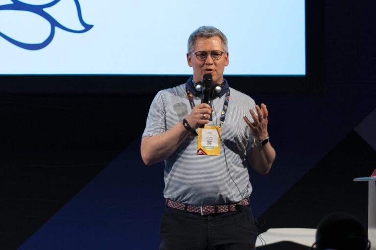 Arne Stoschek als Referent auf dem OMR Festival