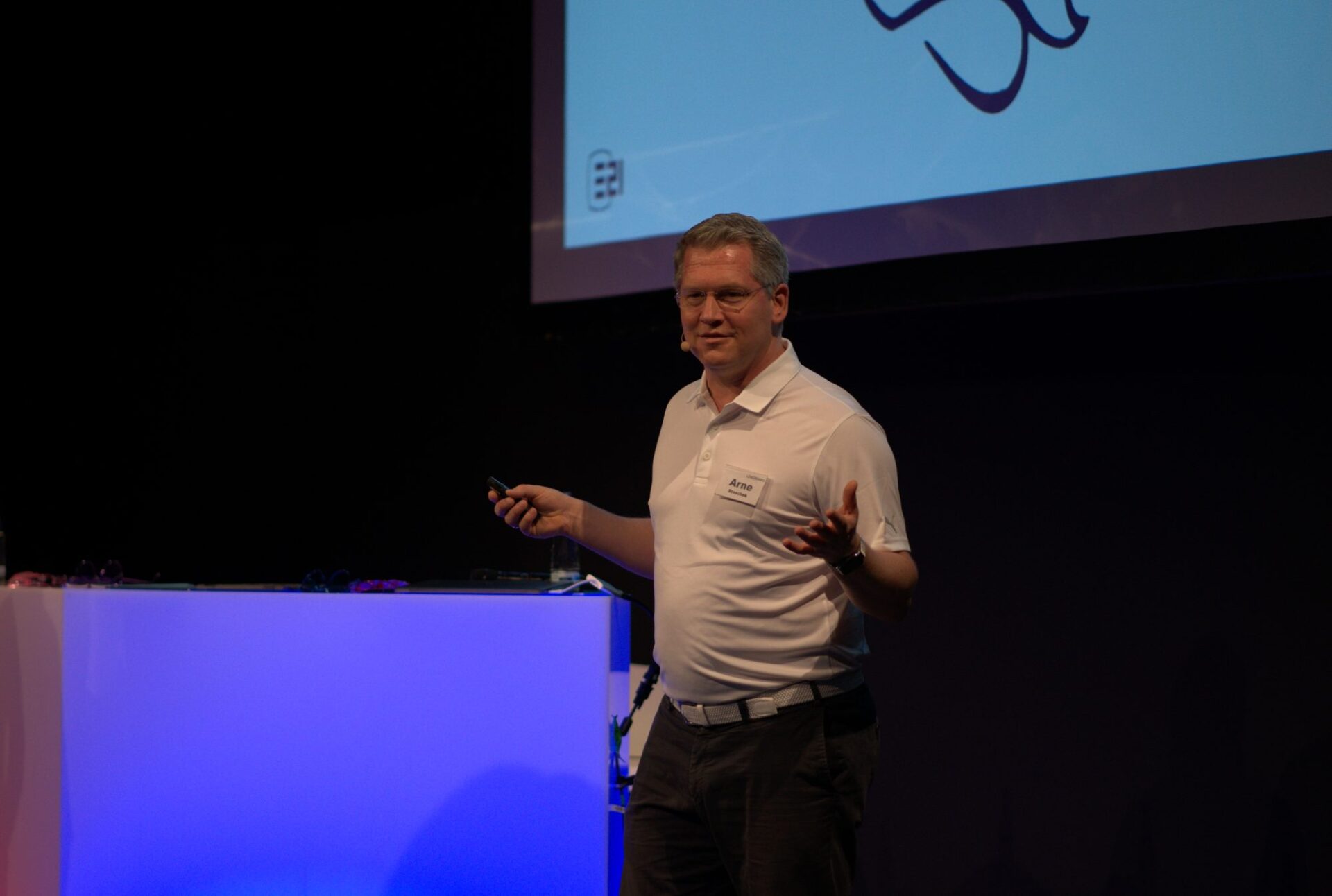 Speaker Arne Stoschek auf der DMEXCO-Bühne